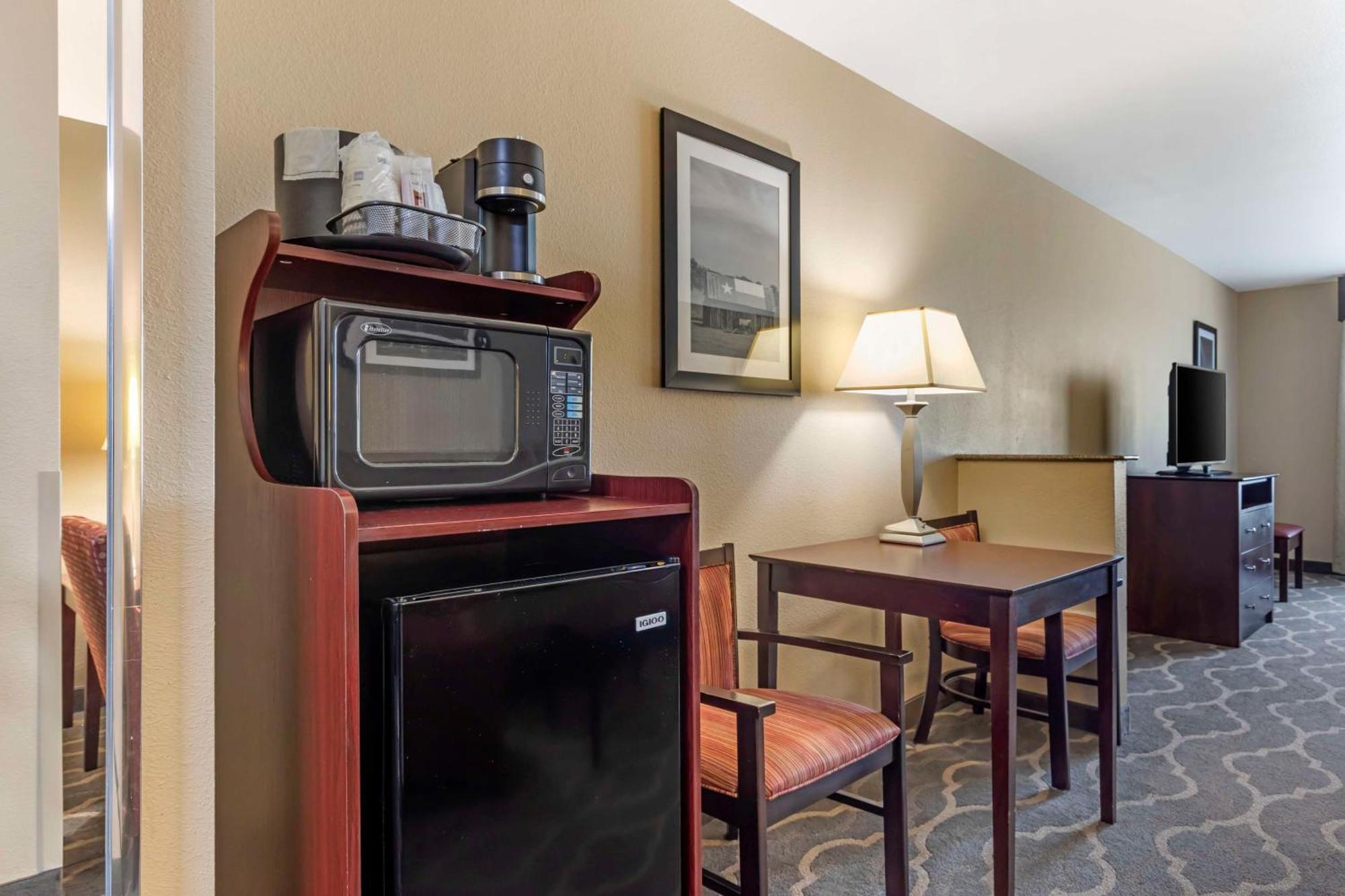 Best Western Plus Burleson Inn & Suites Exterior photo